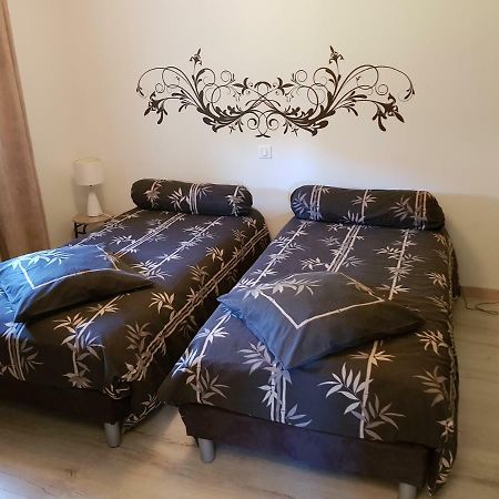 Gite Le Petit Pied-A-Terre La Chapelle-Saint-Sauveur  Eksteriør bilde