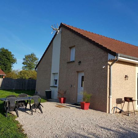 Gite Le Petit Pied-A-Terre La Chapelle-Saint-Sauveur  Eksteriør bilde