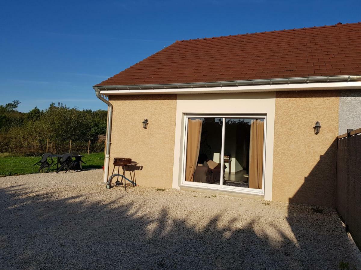 Gite Le Petit Pied-A-Terre La Chapelle-Saint-Sauveur  Eksteriør bilde